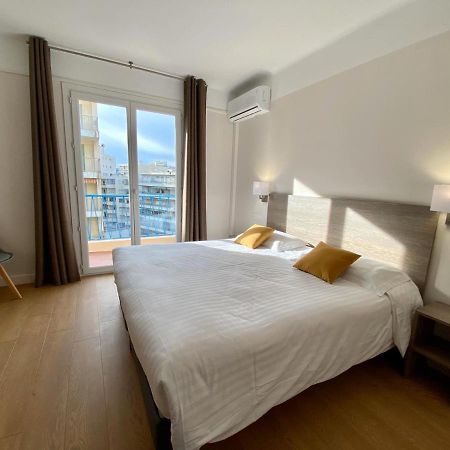 Hotel Courbet Juan-les-Pins Eksteriør billede
