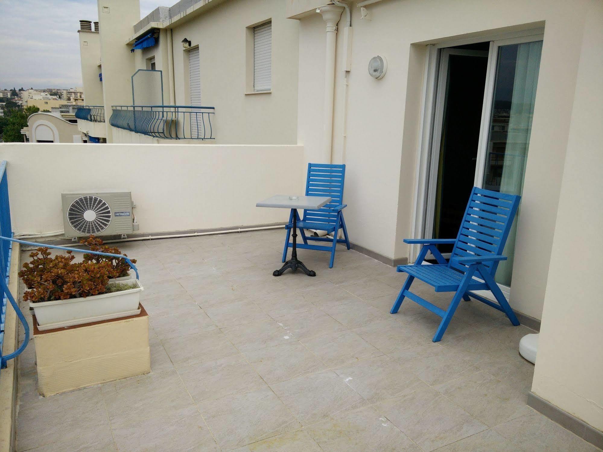 Hotel Courbet Juan-les-Pins Eksteriør billede